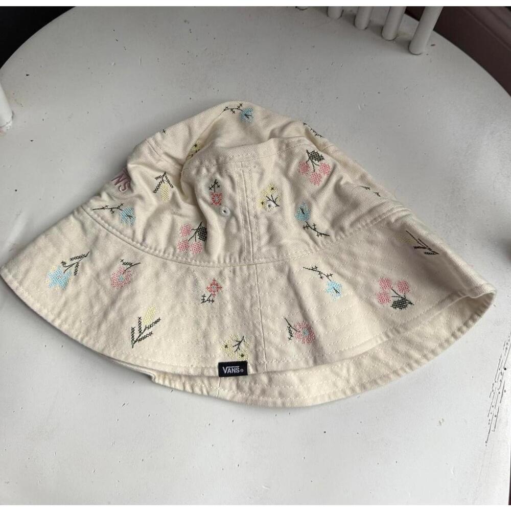 Vans Cream Floral Embroidered Bucket Hat